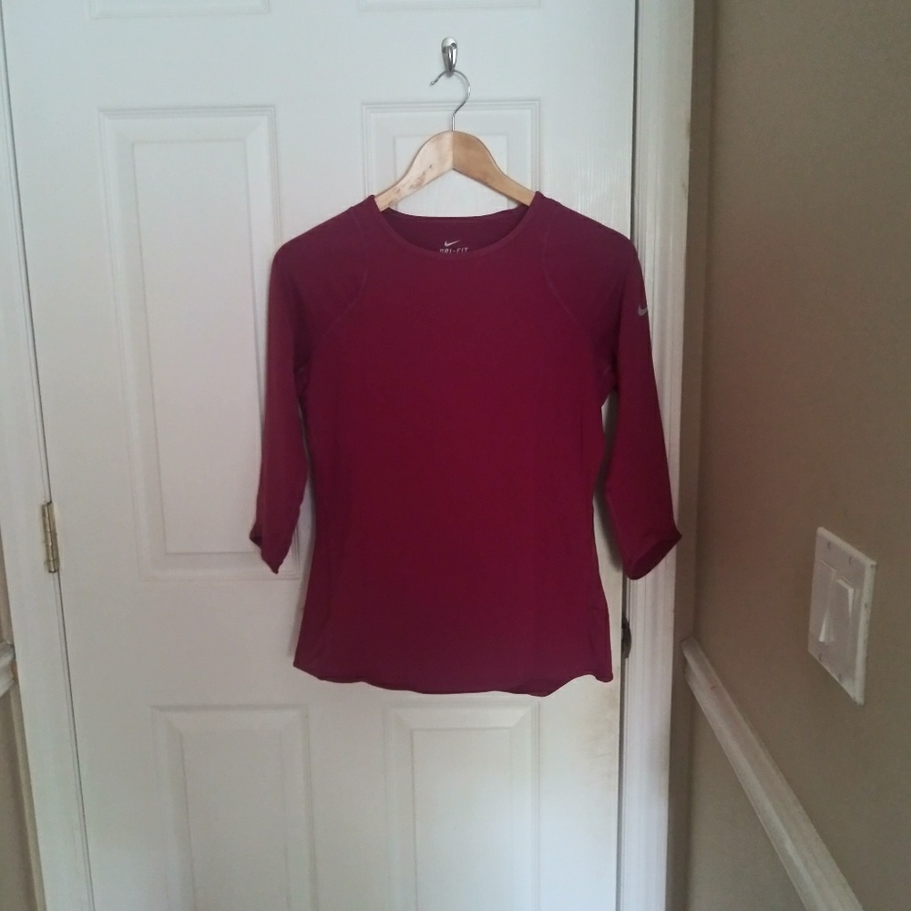 Nike 3/4 sleeve dri-fit top